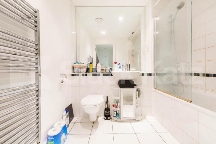 1 bedroom in private development with concierge and private balcony Eden Grove , Holloway